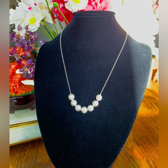 8mm Hand Knotted Pearls (7) on an Italian Sterling Silver 925 16” Neckla… - Picture 2 of 4
